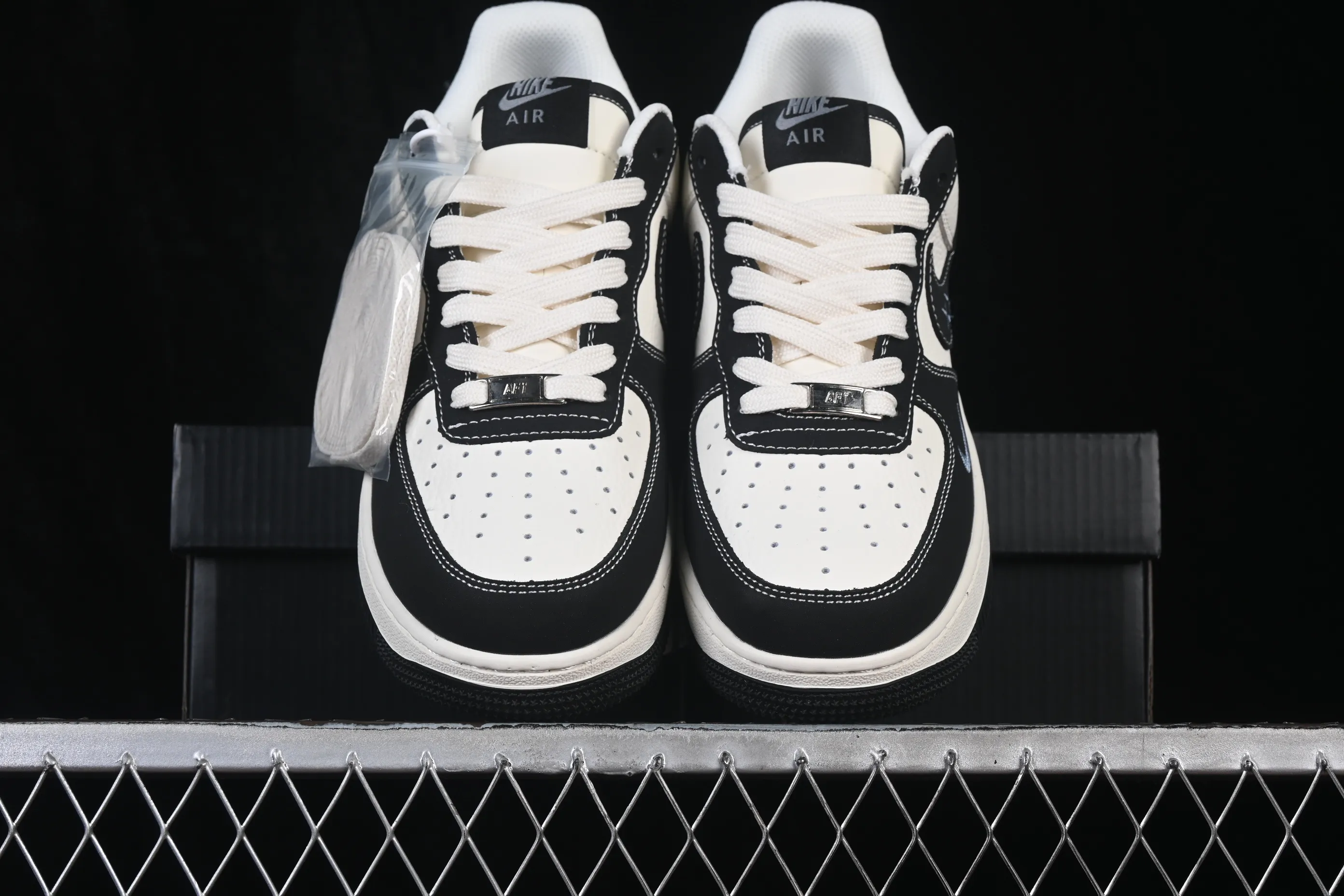 All Categories Nk Air Force 1 Air Force Series Nk Air Force 1 Low Air Force Low Nike Air Force 1'07 Low Minimalist Contrast Color Air Force One Low Casual Shoes MM3399-821